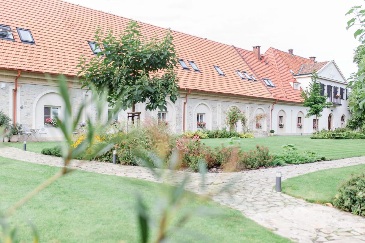 Na Kmine Hotel Obristvi Bagian luar foto