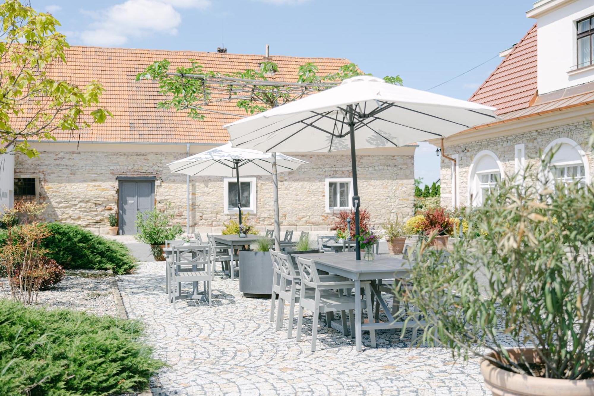 Na Kmine Hotel Obristvi Bagian luar foto